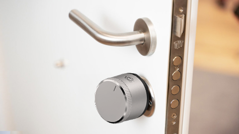 Porta com fechadura inteligente